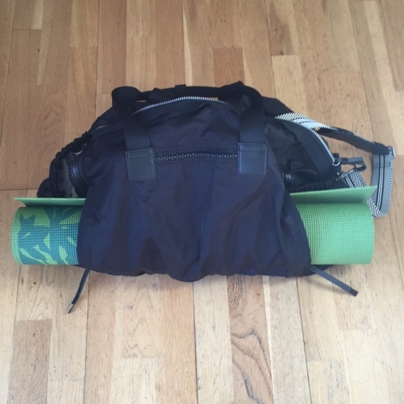 !!!SOLD!!!! Lululemon Weekend Warrior duffel - Picture 7 of 7